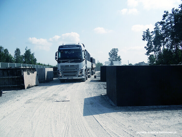 Transport szamb betonowych  w Czempiniu